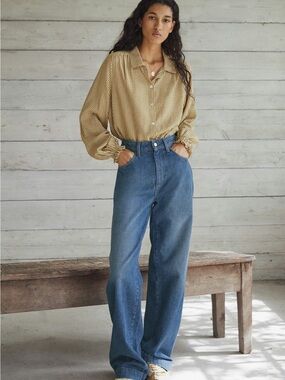 Wrap London Women’s Boyfriend jeans
Denim Dark Wash Size 4 US
